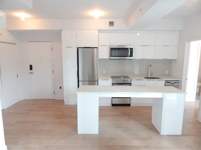 2100 Saint Laurent condo